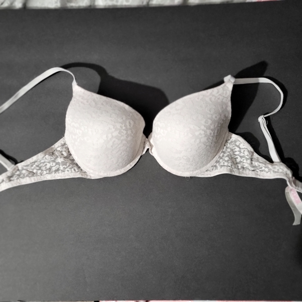 💕VS Pink 34C push up bra
